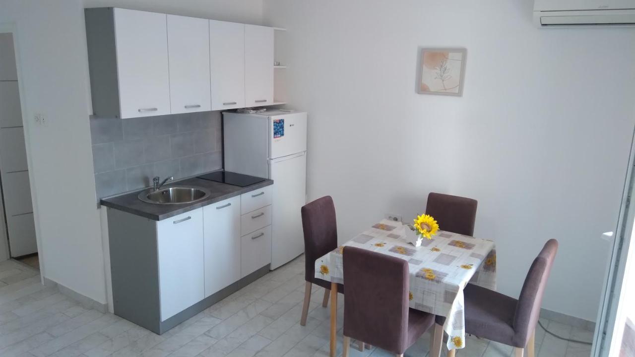 Apartmani "Lorenzo" Novalja Exterior foto
